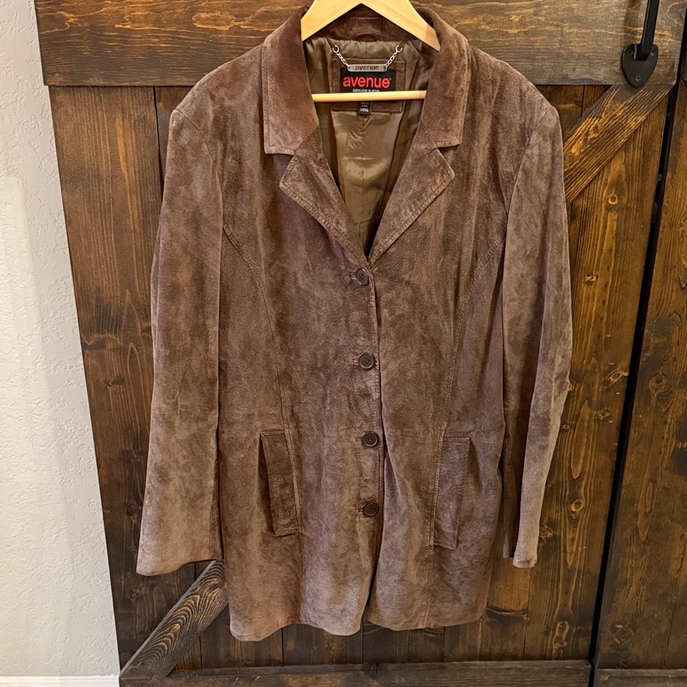 Avenue Women's Tan Suede Blazer